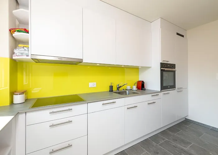 Daire Beautiful Modern Family With Free Parking *